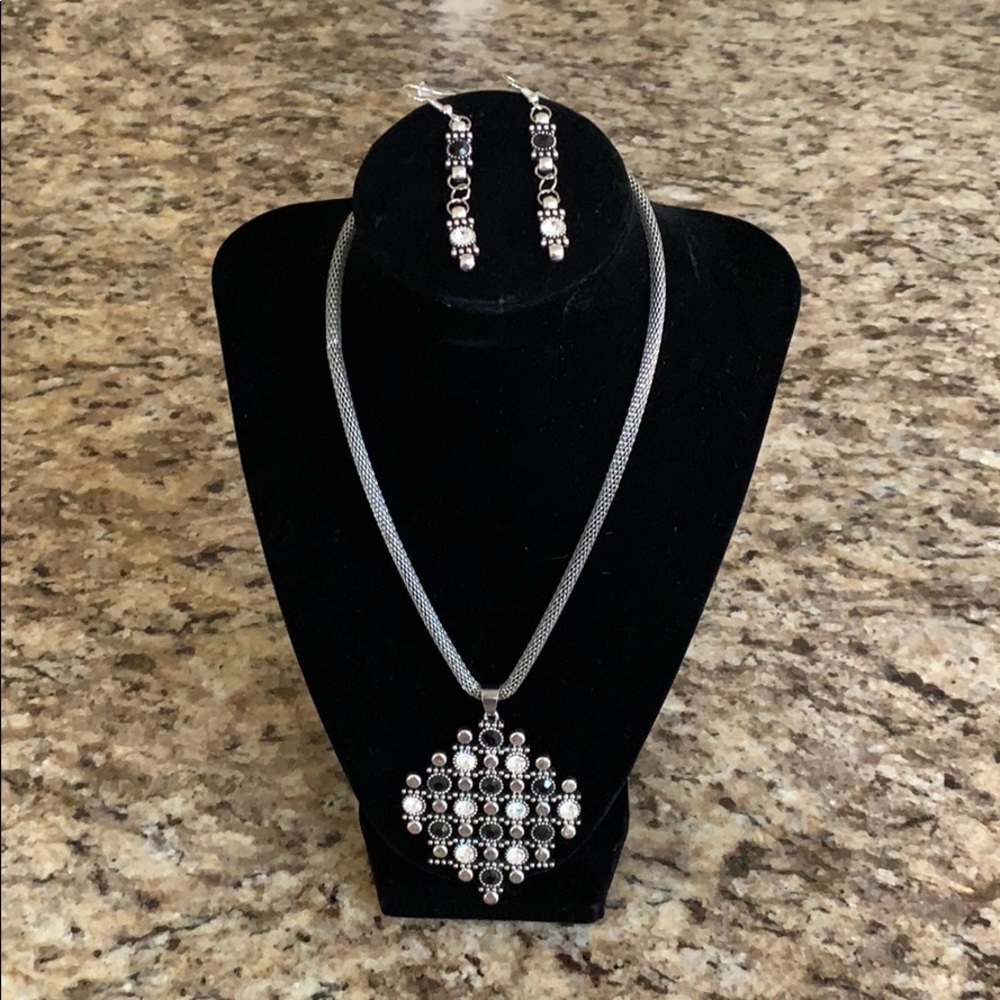 Black and white necklace with earrings